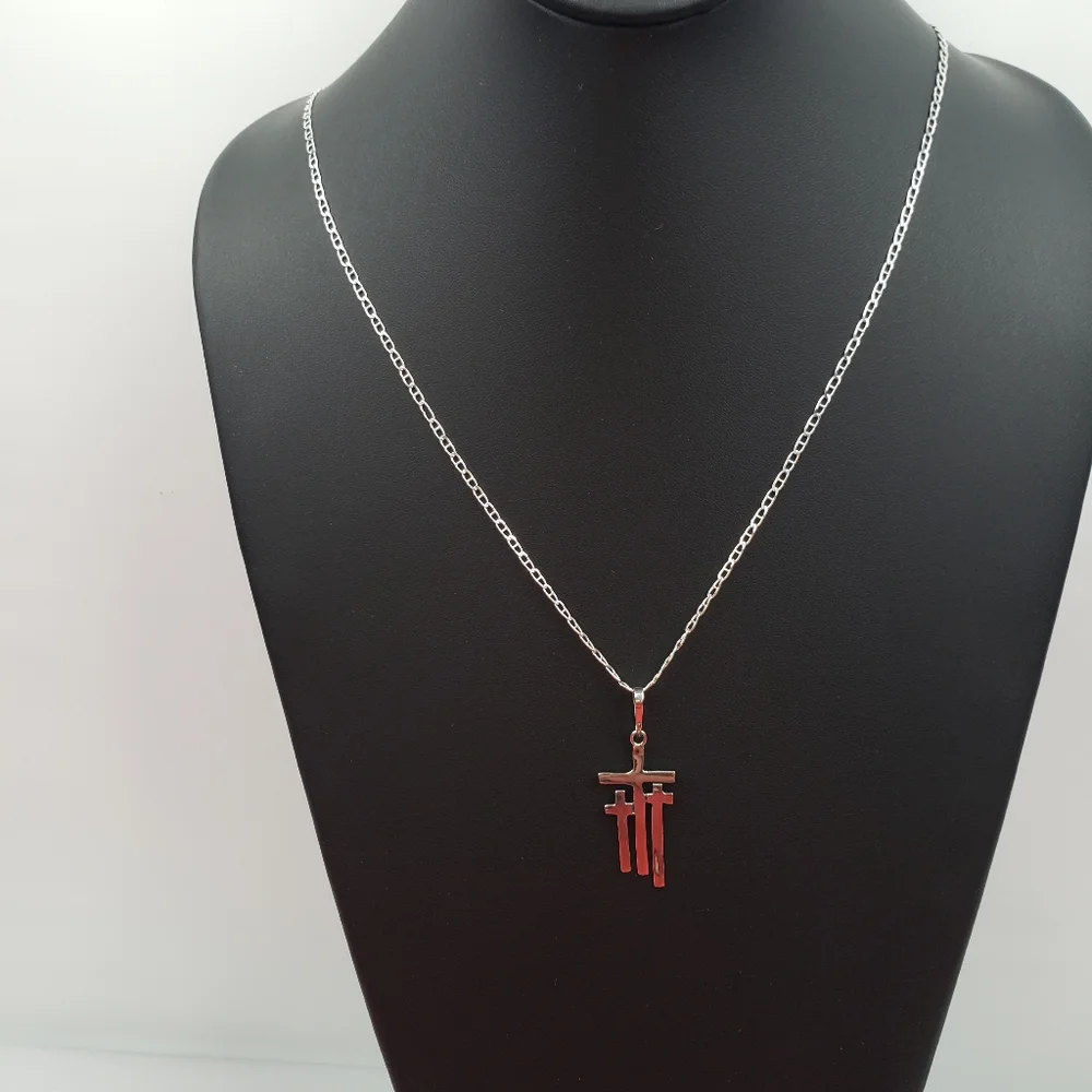 925‎ sterling silver cross pendant and 925 sterling silver chain